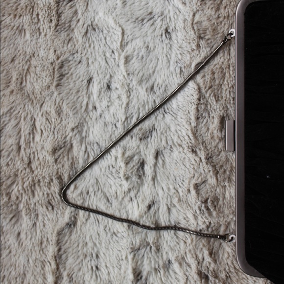 Black crushed velvet clutch from Mary Kay - Picture 3 of 8